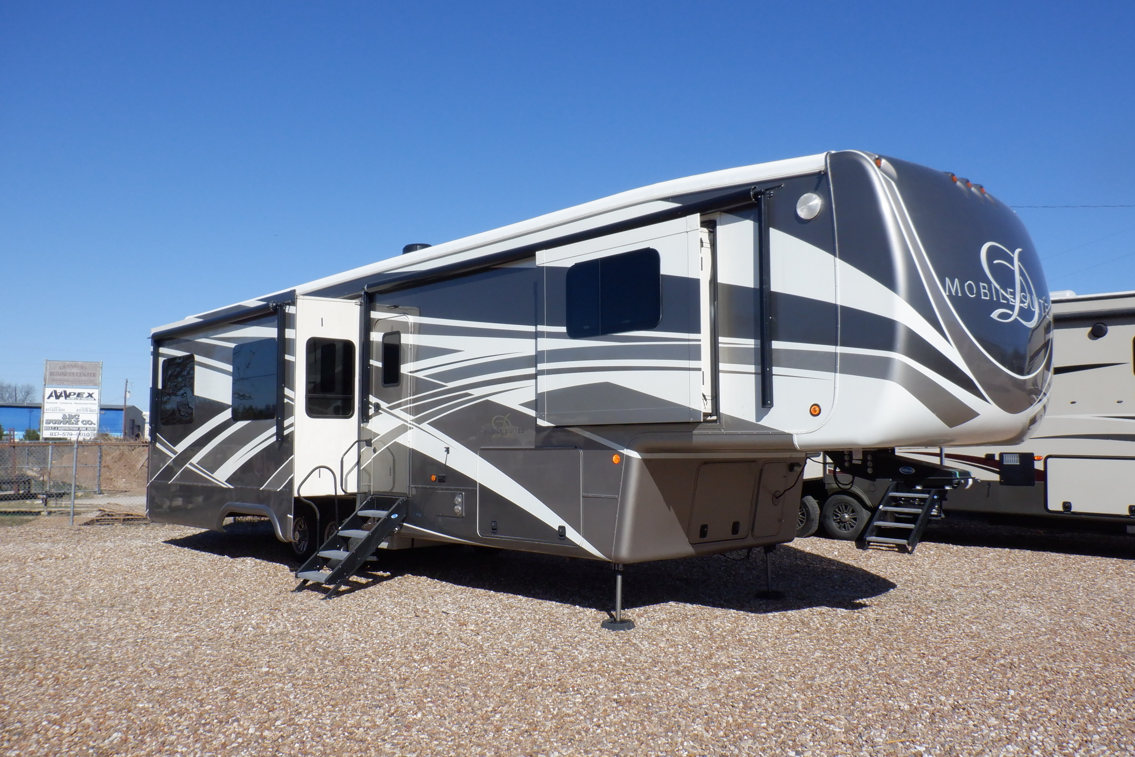 2019 DRV Mobile Suites 40 KSSB4 RV