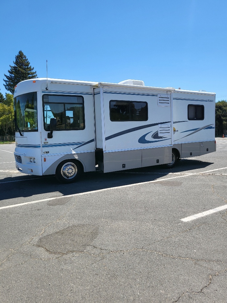 2004 Winnebago ITASCA SUNOVA 27C RV