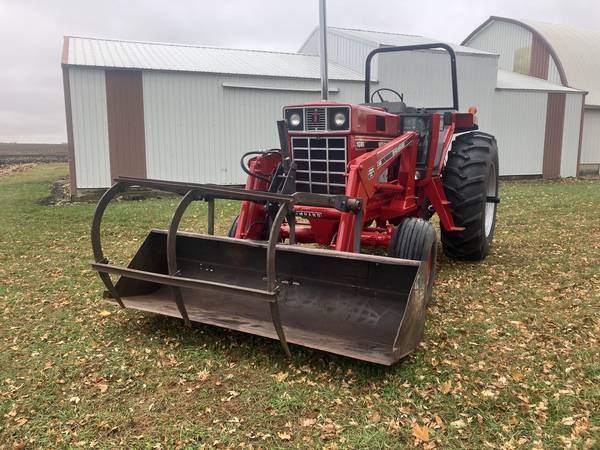 1981 CASE IH 1086 in Truman, MN