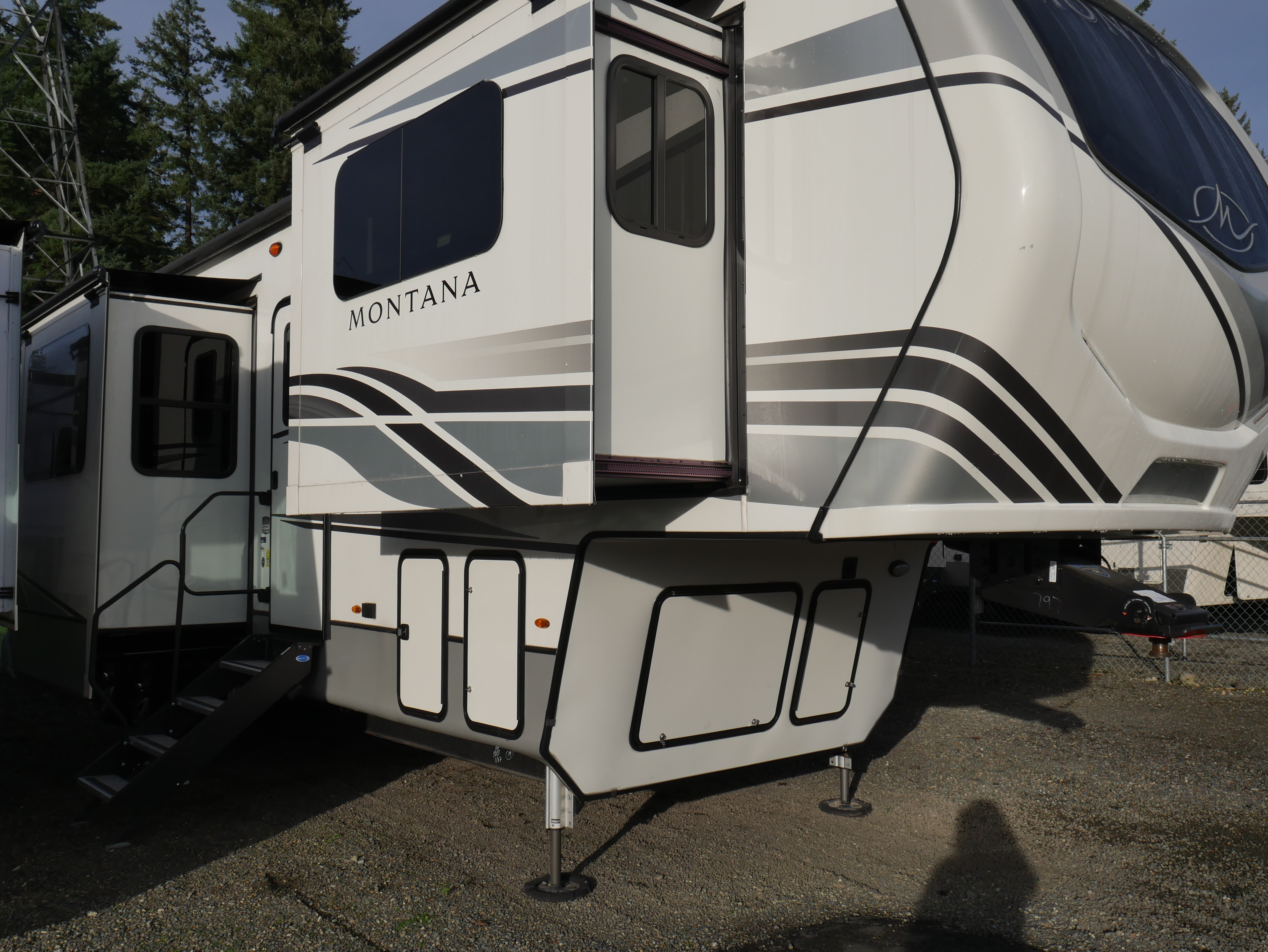 2022 Keystone MONTANA 3763BP in puyallup WA
