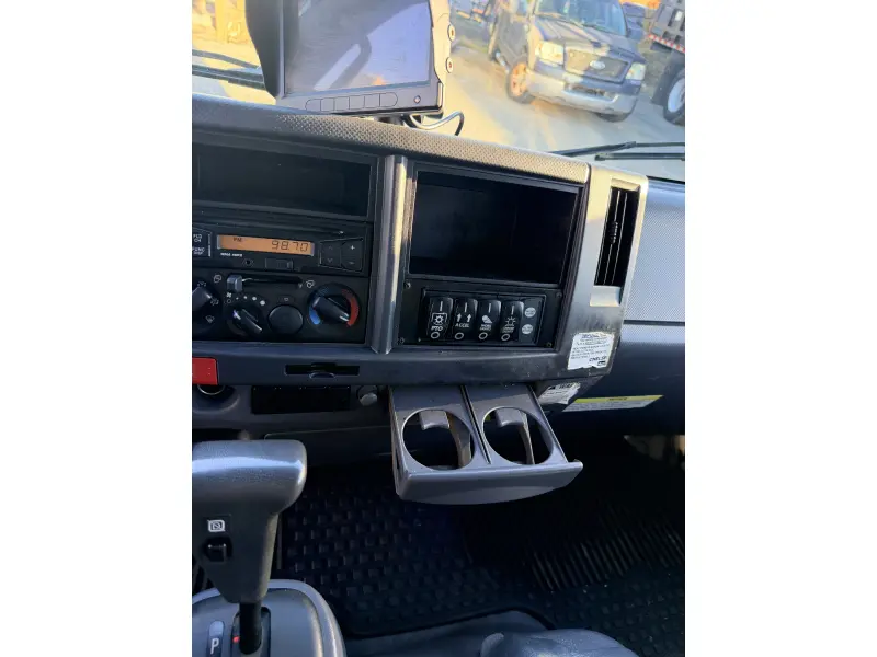 2018 ISUZU NQR