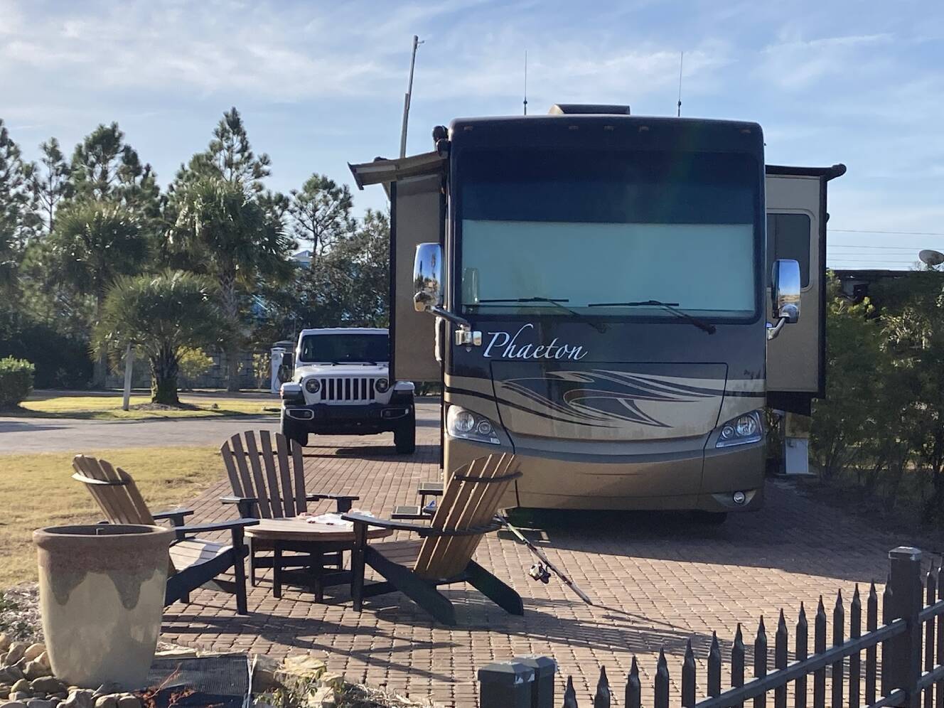 A photo of this 2014 Tiffin Motorhomes PHAETON 40 QBH