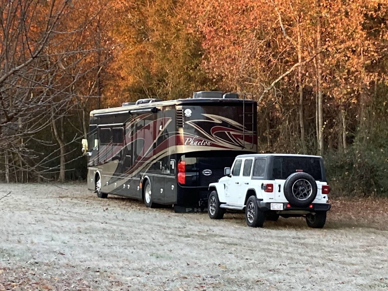 A photo of this 2014 Tiffin Motorhomes PHAETON 40 QBH