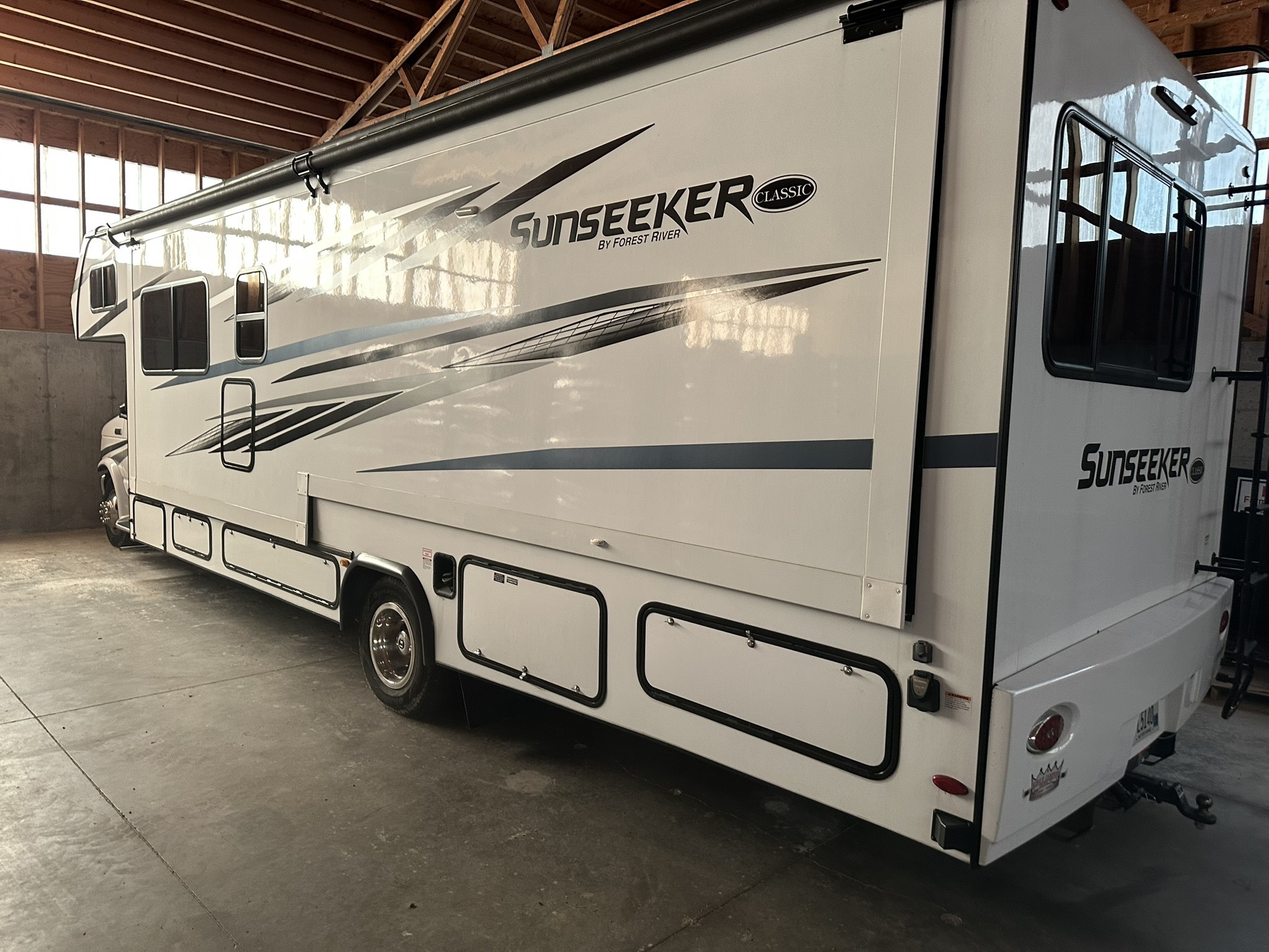 2022 Forest River SUNSEEKER CLASSIC 3050S in portage WI