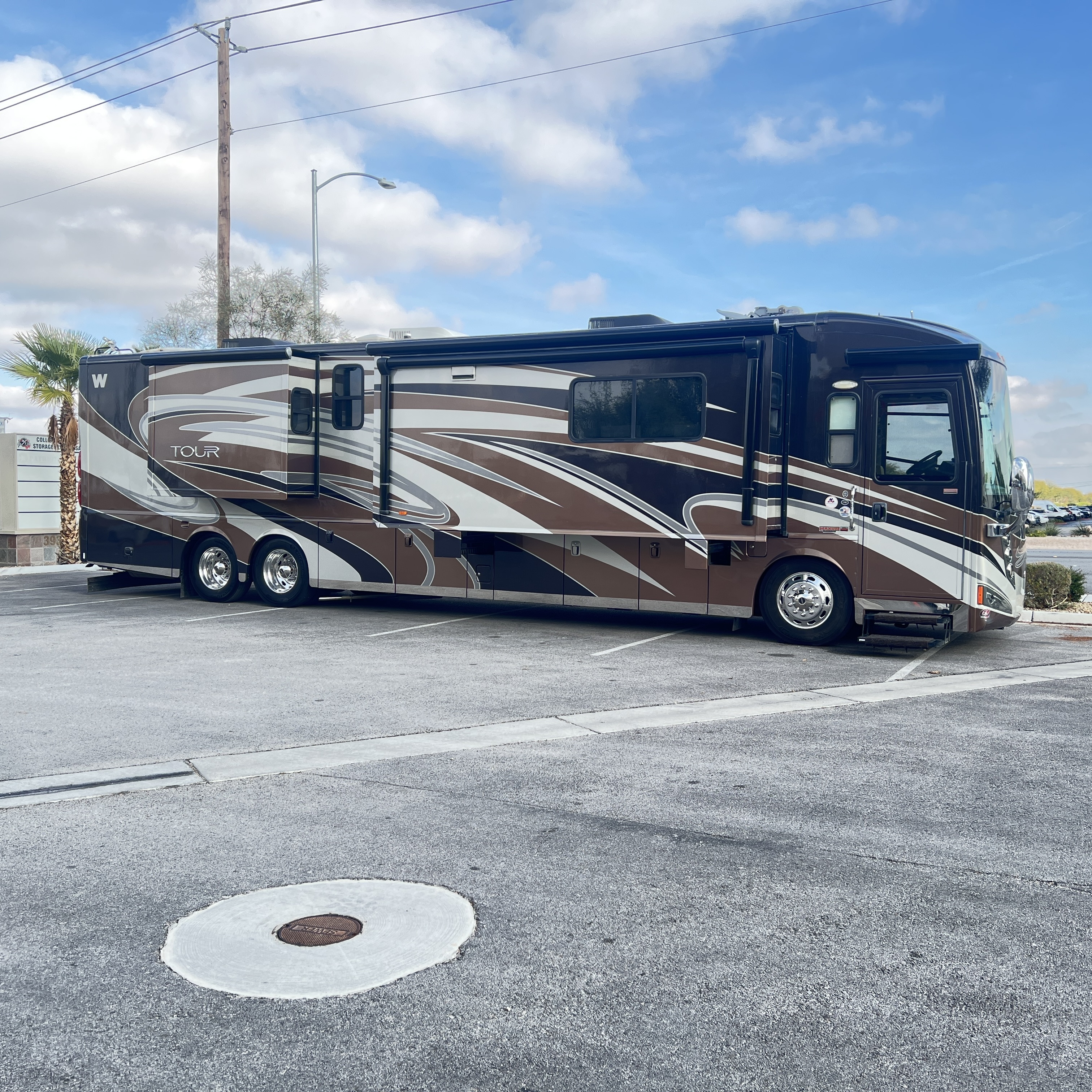2012 Winnebago Tour 42QD in las vegas NV