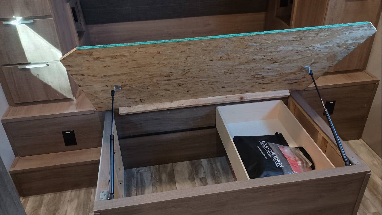 A photo of this 2021 Grand Design IMAGINE 2910BH