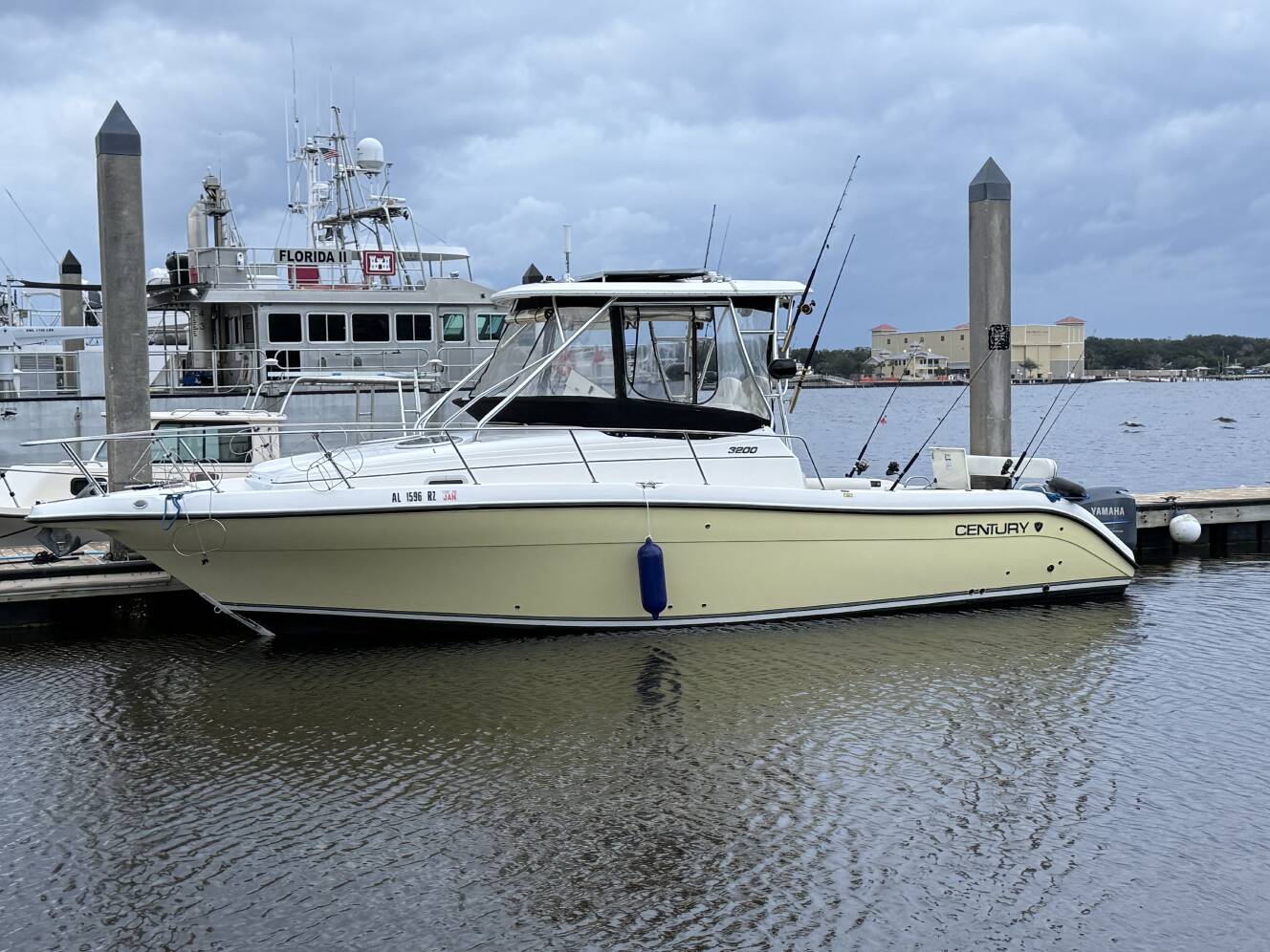 A photo of this 2006 Century 3200 WA