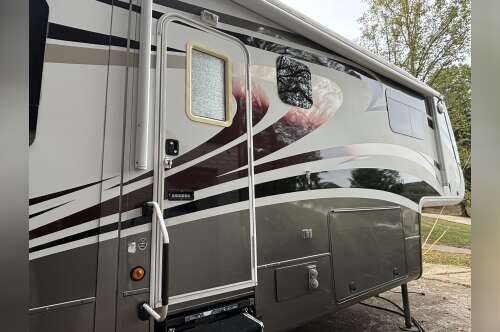 2014 DRV MOBILE SUITES 36RSSB3 in malvern OH