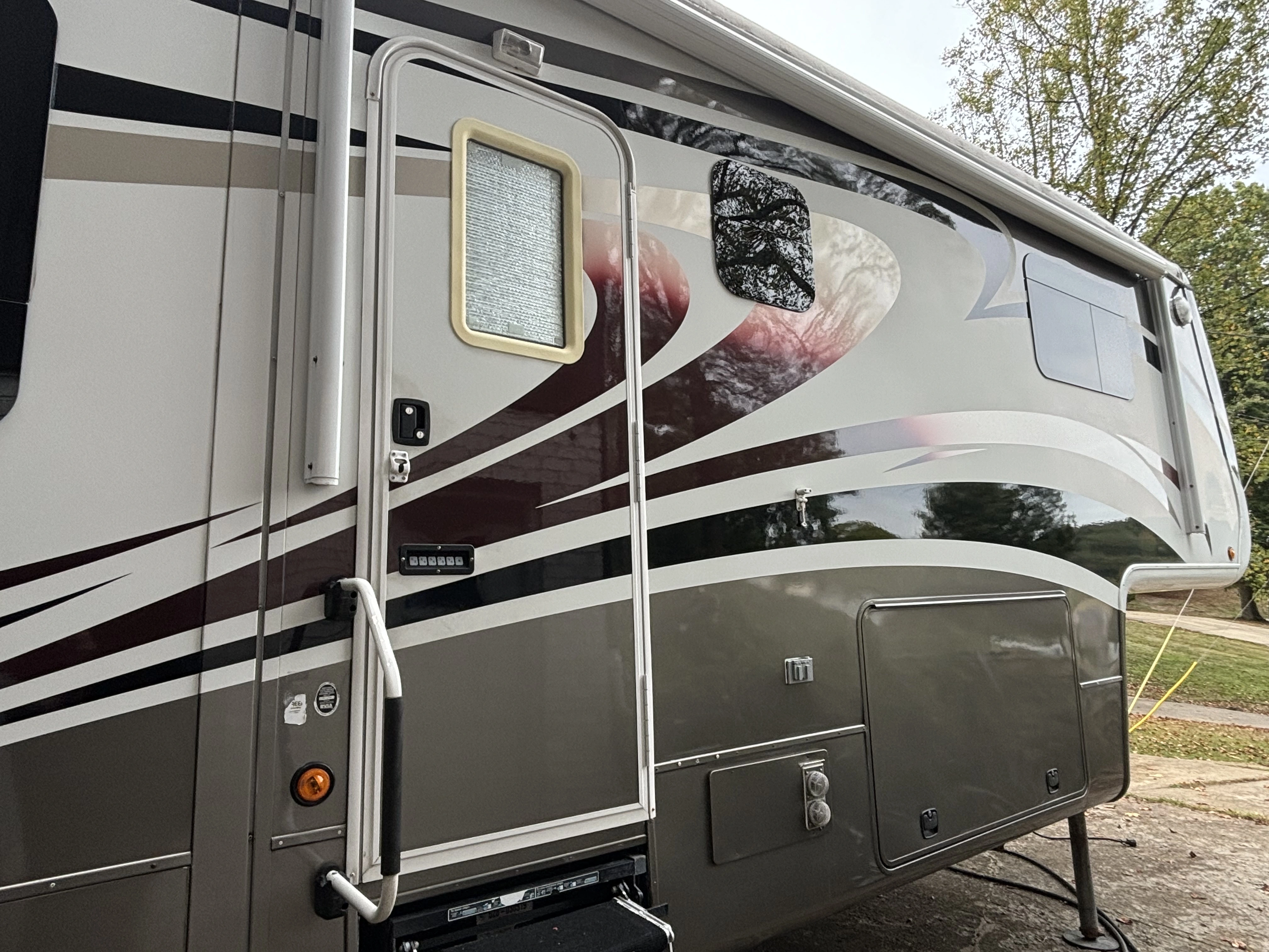 2014 DRV MOBILE SUITES 36RSSB3 RV