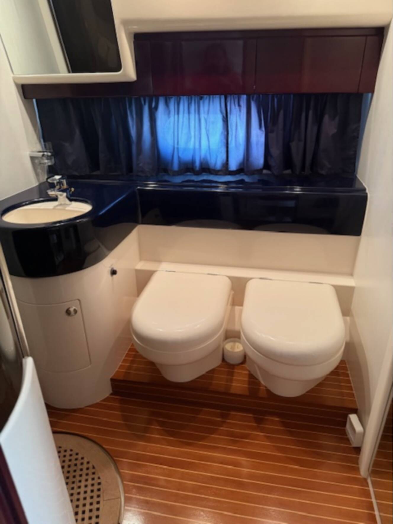 A photo of this 1996 Princess Princess 62
