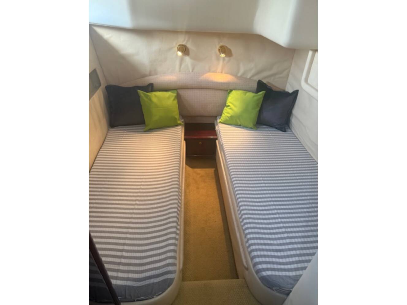 A photo of this 1996 Princess Princess 62