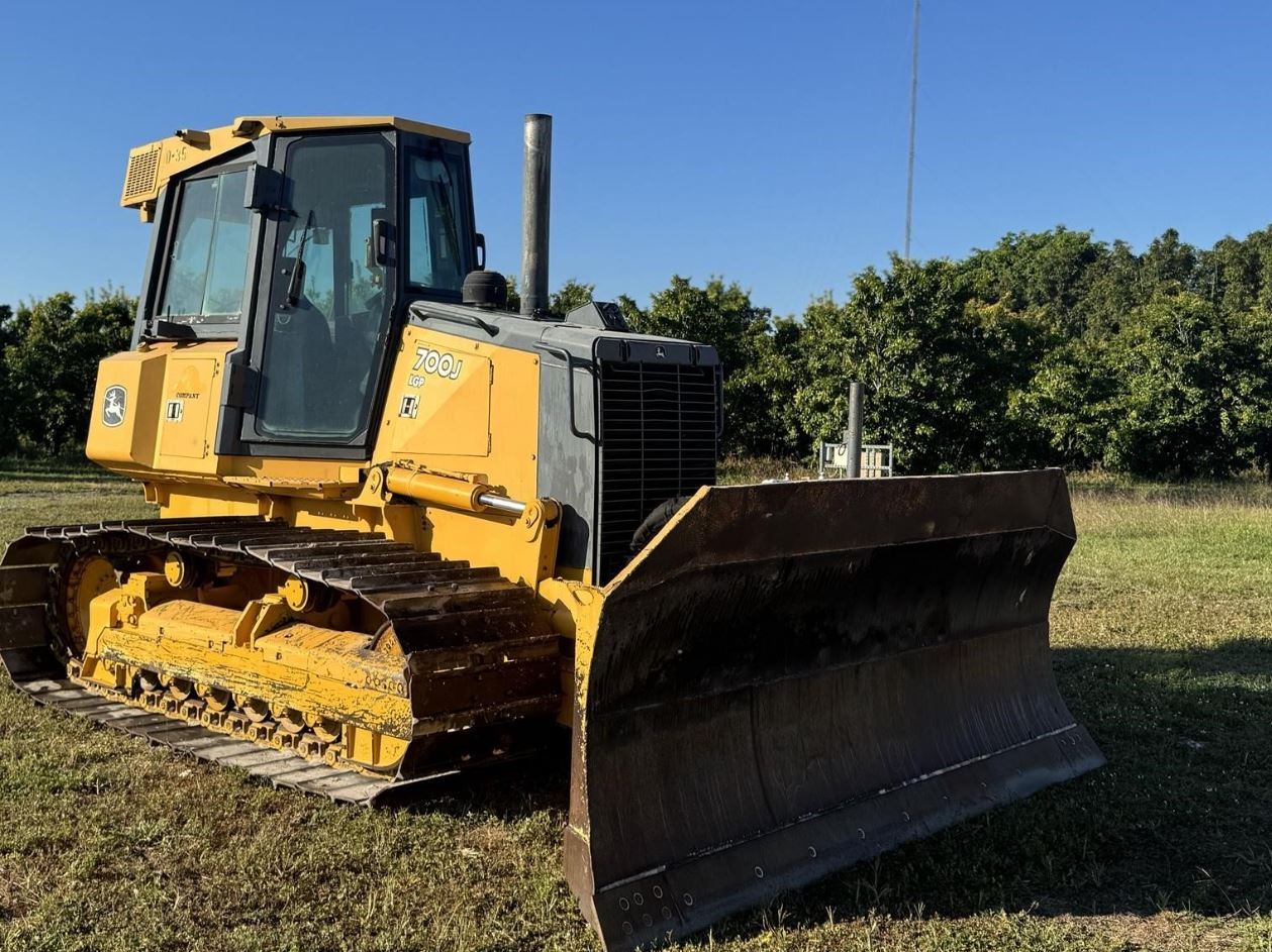 2011 DEERE 700J in Homestead, FL