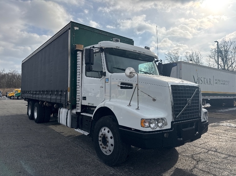 2020 VOLVO VHD64B in Parsippany, NJ