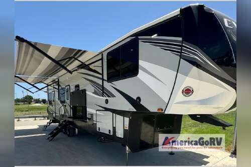 2021 Heartland Cyclone 4007 in comfort TX