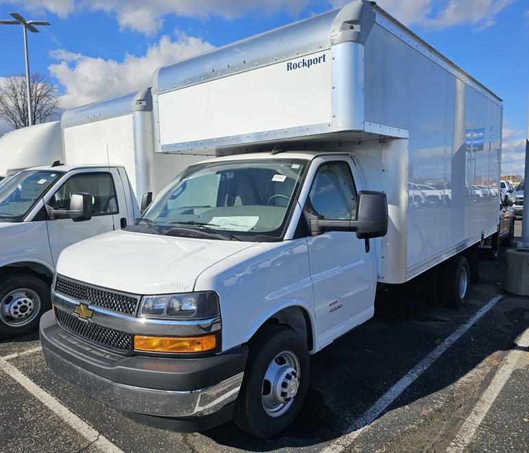 2024 CHEVROLET EXPRESS G4500 in Center Line, MI