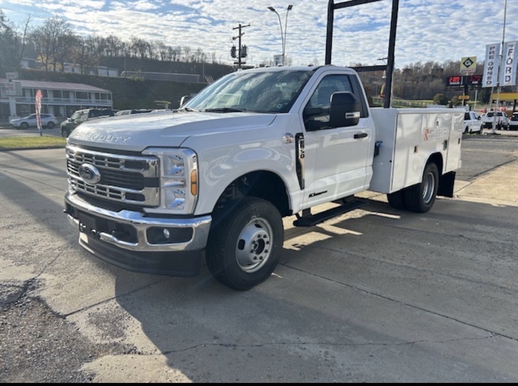 2024 FORD SUPER DUTY XL F350 in Saint Marys, WV