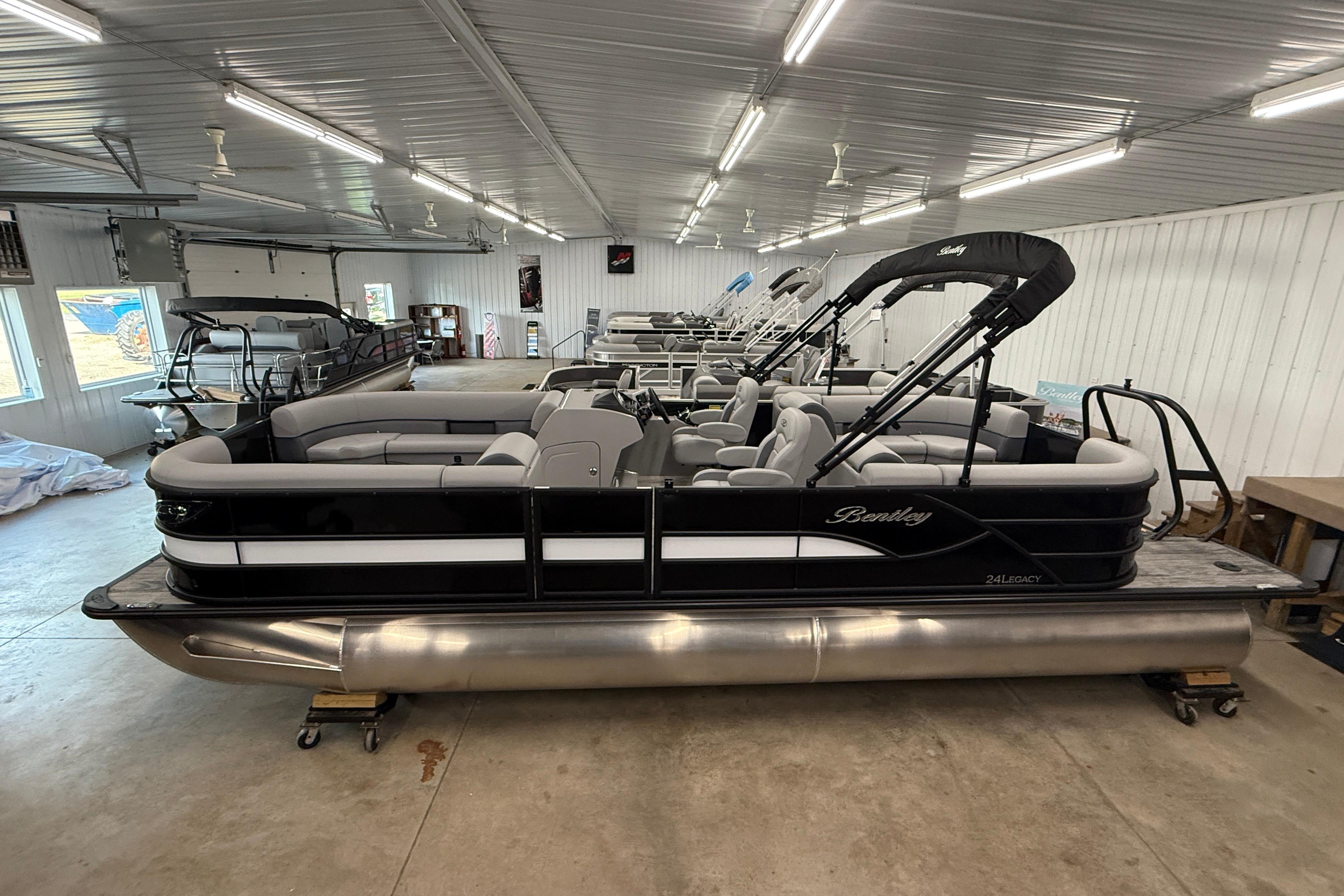 2026 Bentley Legacy 243 Navigator 22' in hennepin IL
