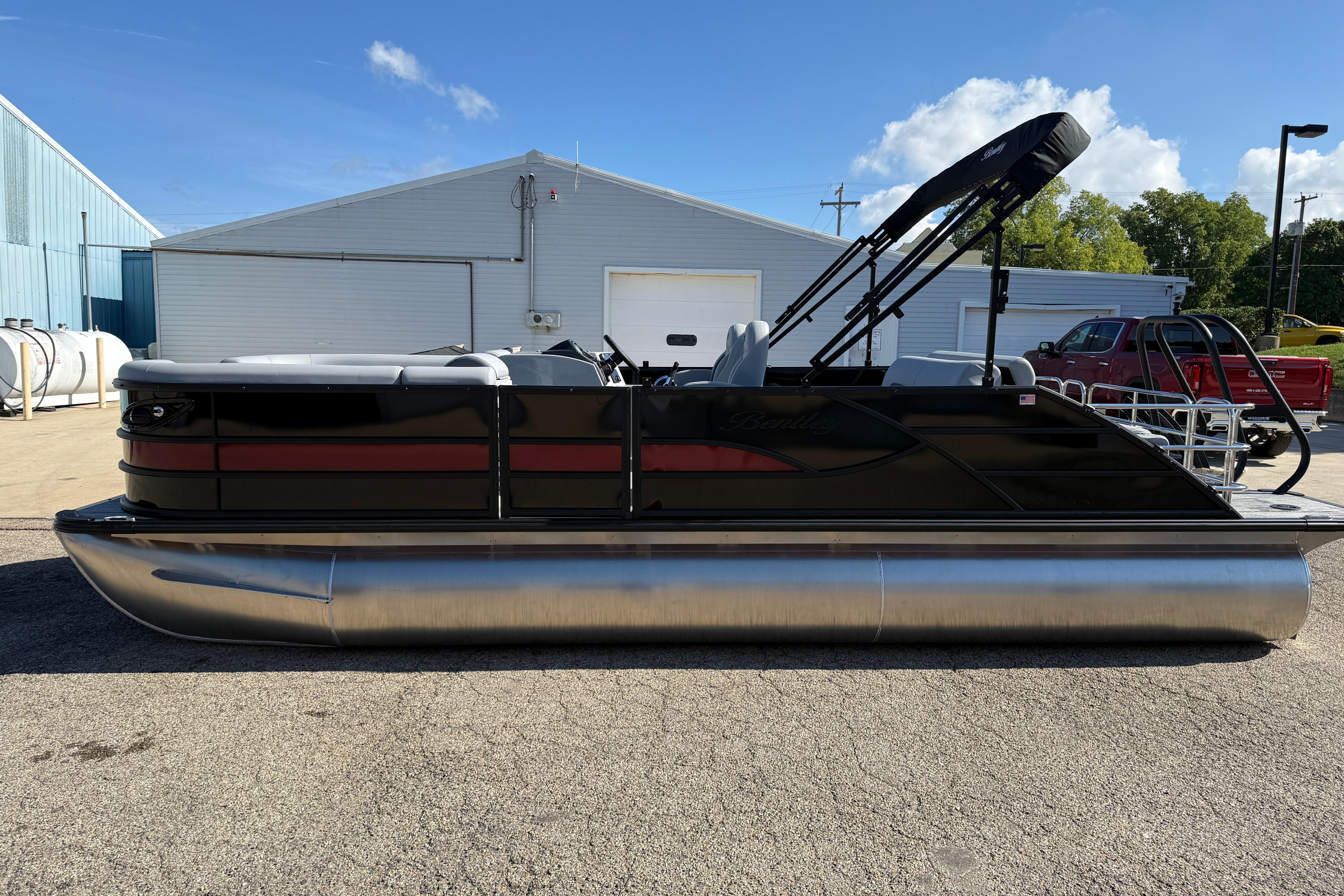 2026 Bentley Legacy 223 Swingback in hennepin IL