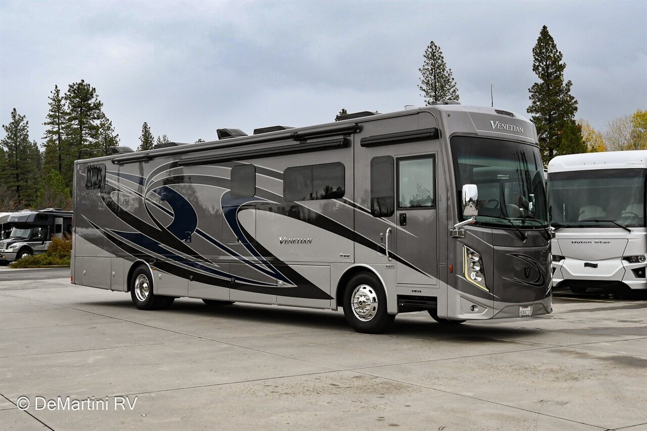 2021 Thor Venetian R40 in grass valley CA