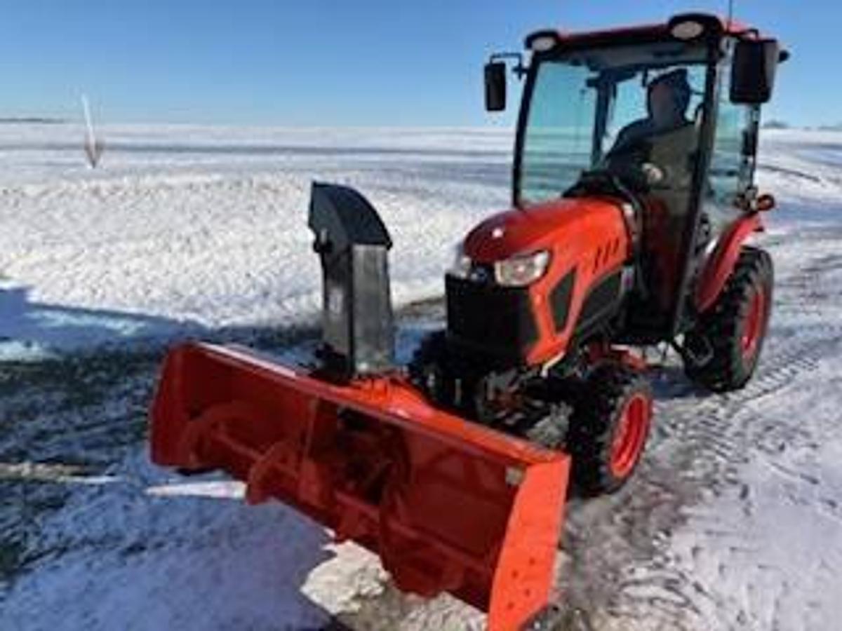 2020 KUBOTA LX2610 Tractor Package (Blower & Mower) in Faribault, MN