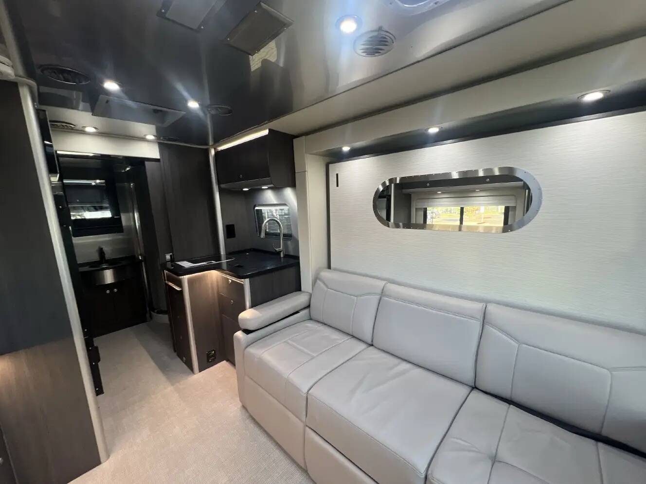 A photo of this 2020 Airstream ATLAS MURPHY SUITE