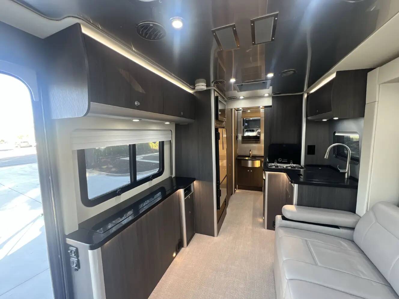 A photo of this 2020 Airstream ATLAS MURPHY SUITE