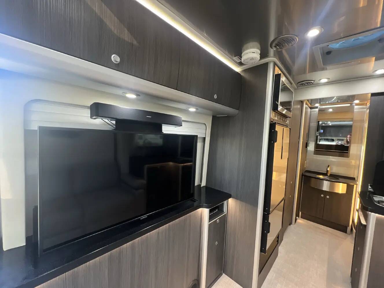 A photo of this 2020 Airstream ATLAS MURPHY SUITE