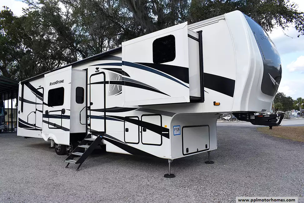 2022 Forest River Riverstone 391FSK in summerfield FL