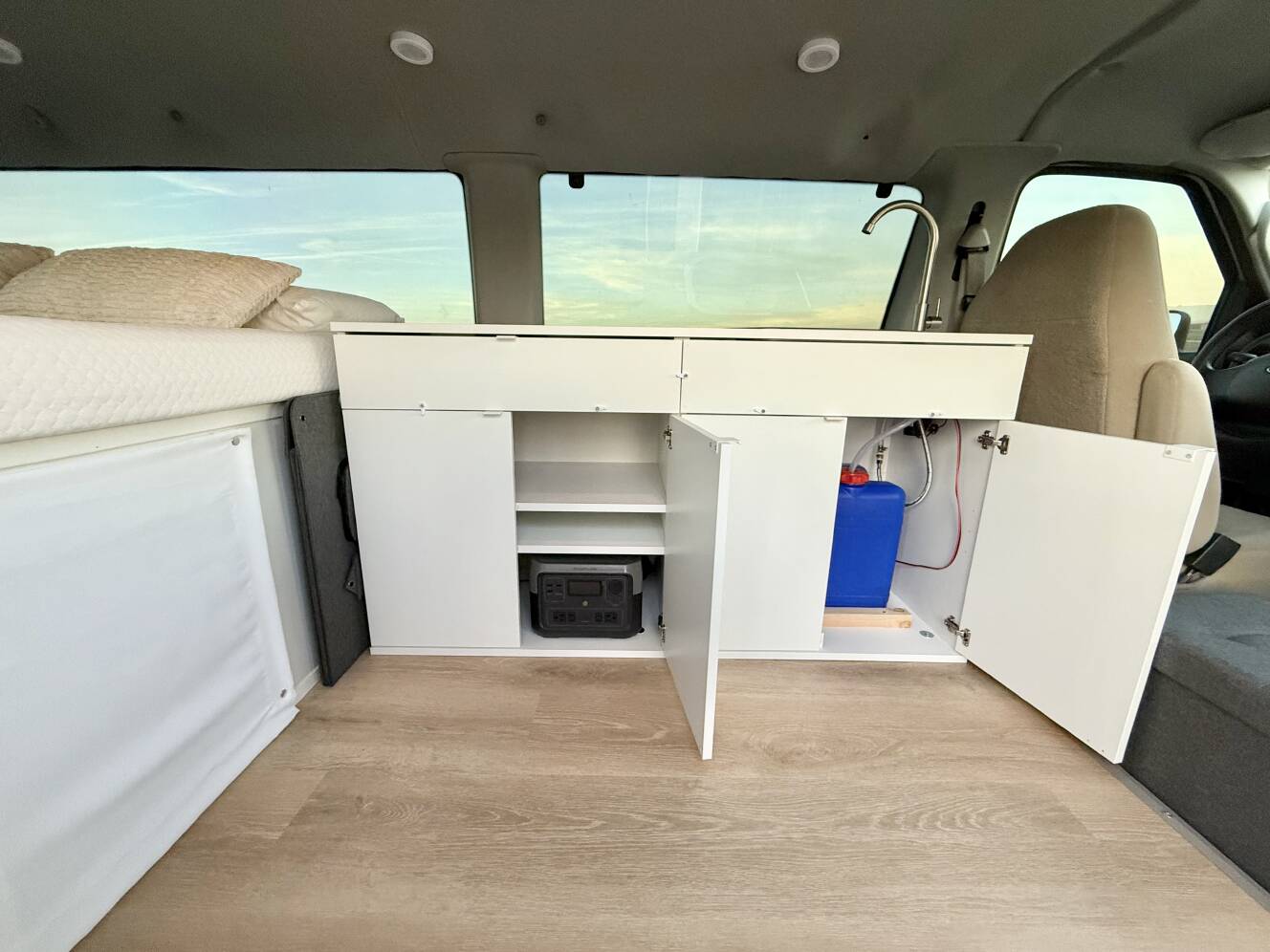 A photo of this 2006 Ford ECONOLINE 150