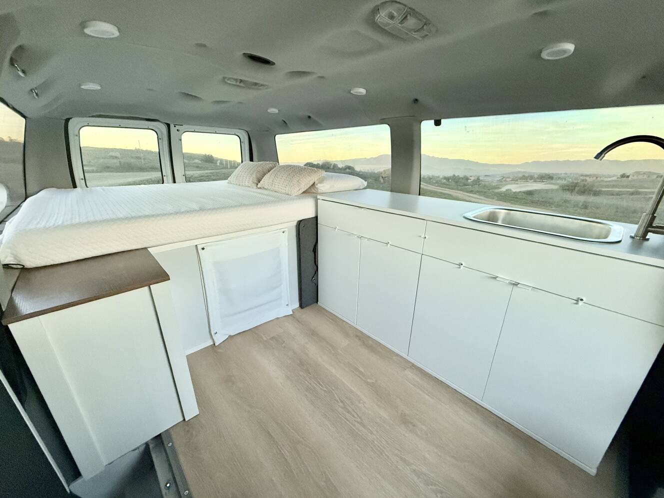 A photo of this 2006 Ford ECONOLINE 150