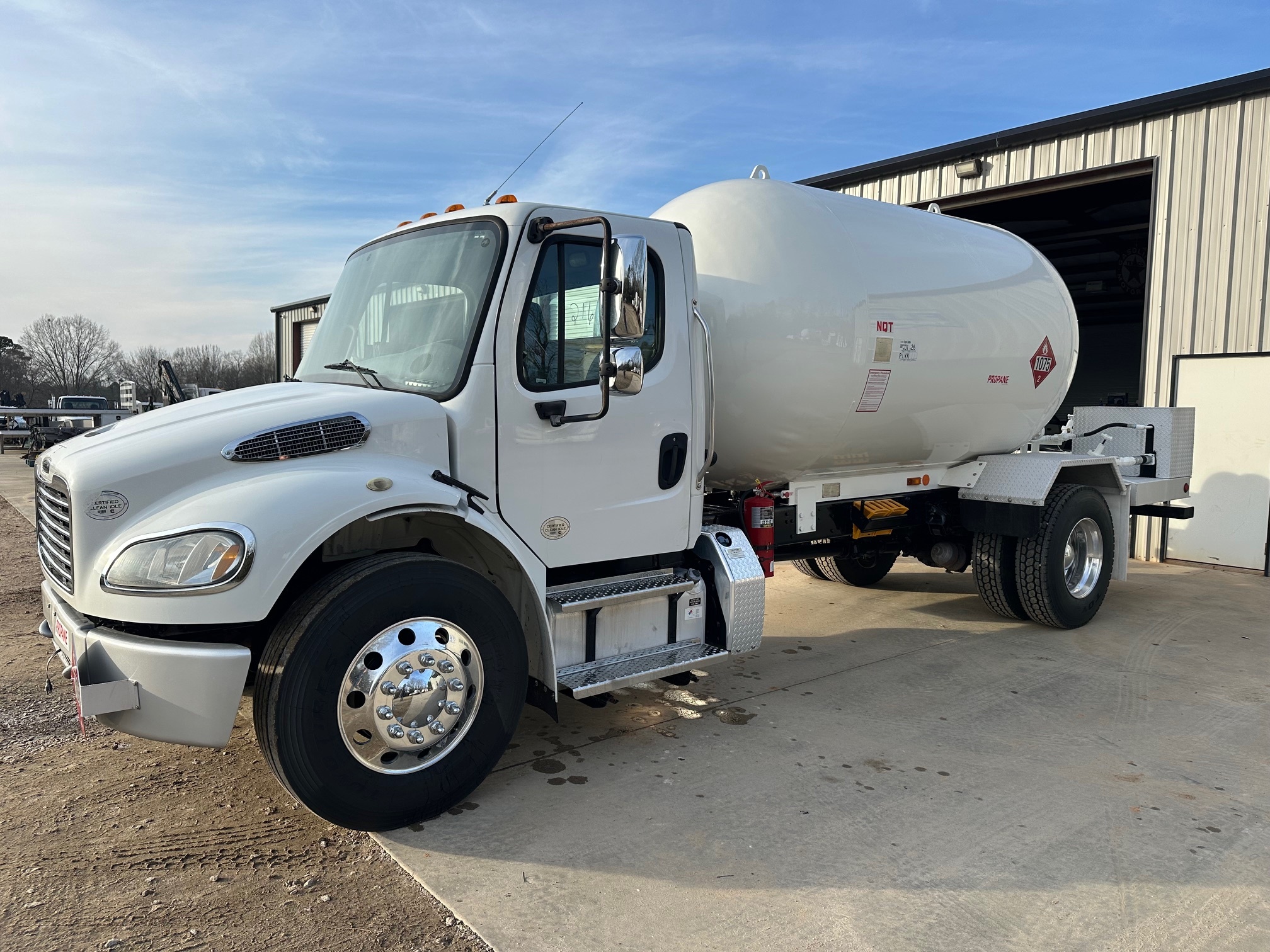 2017 FREIGHTLINER BUSINESS CLASS M2 106 in Miami, FL