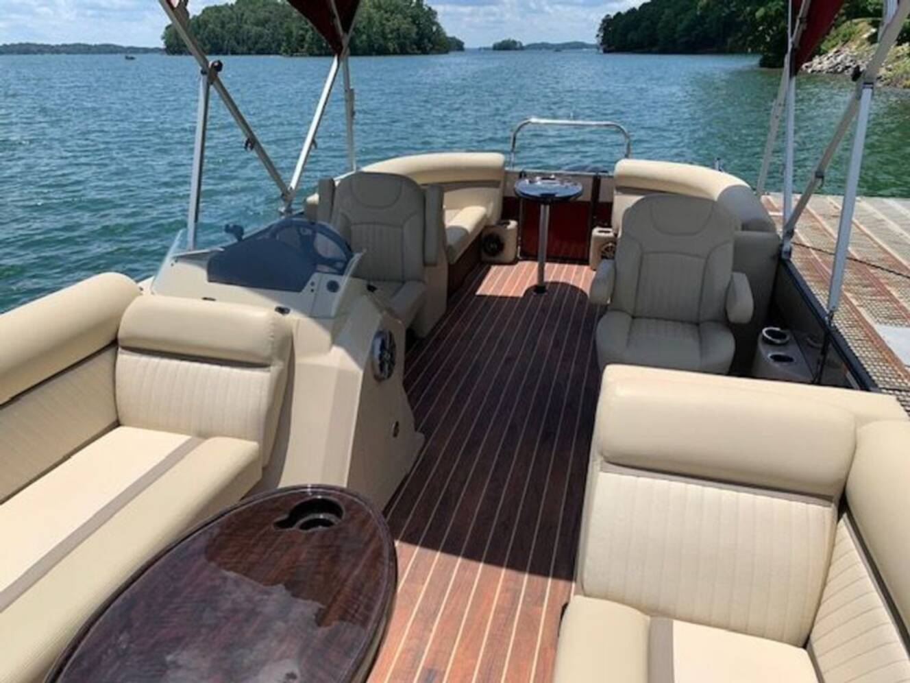 A photo of this 2016 Crest Caliber 230 Slc