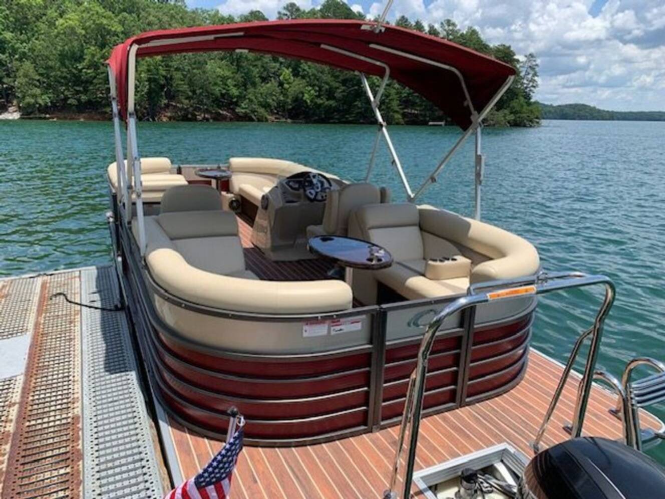 A photo of this 2016 Crest Caliber 230 Slc