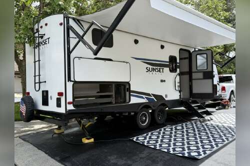 2021 Crossroads SUNSET TRAIL SUPER LITE 240BH in anaheim CA