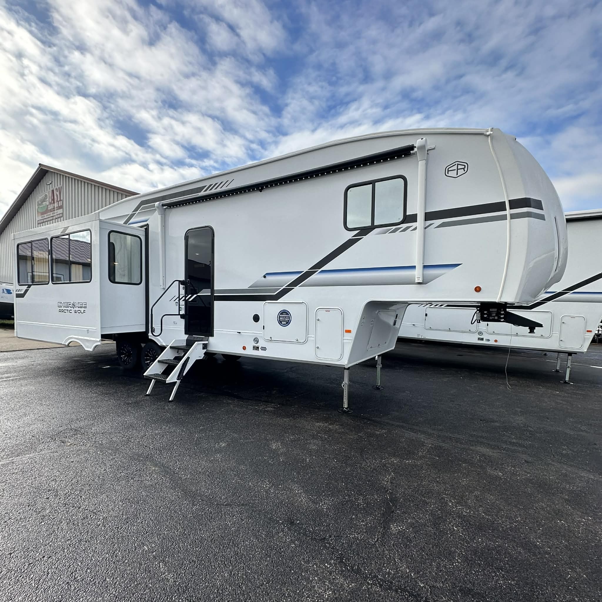 2026 Forest River CHEROKEE ARCTIC WOLF 289PANO RV