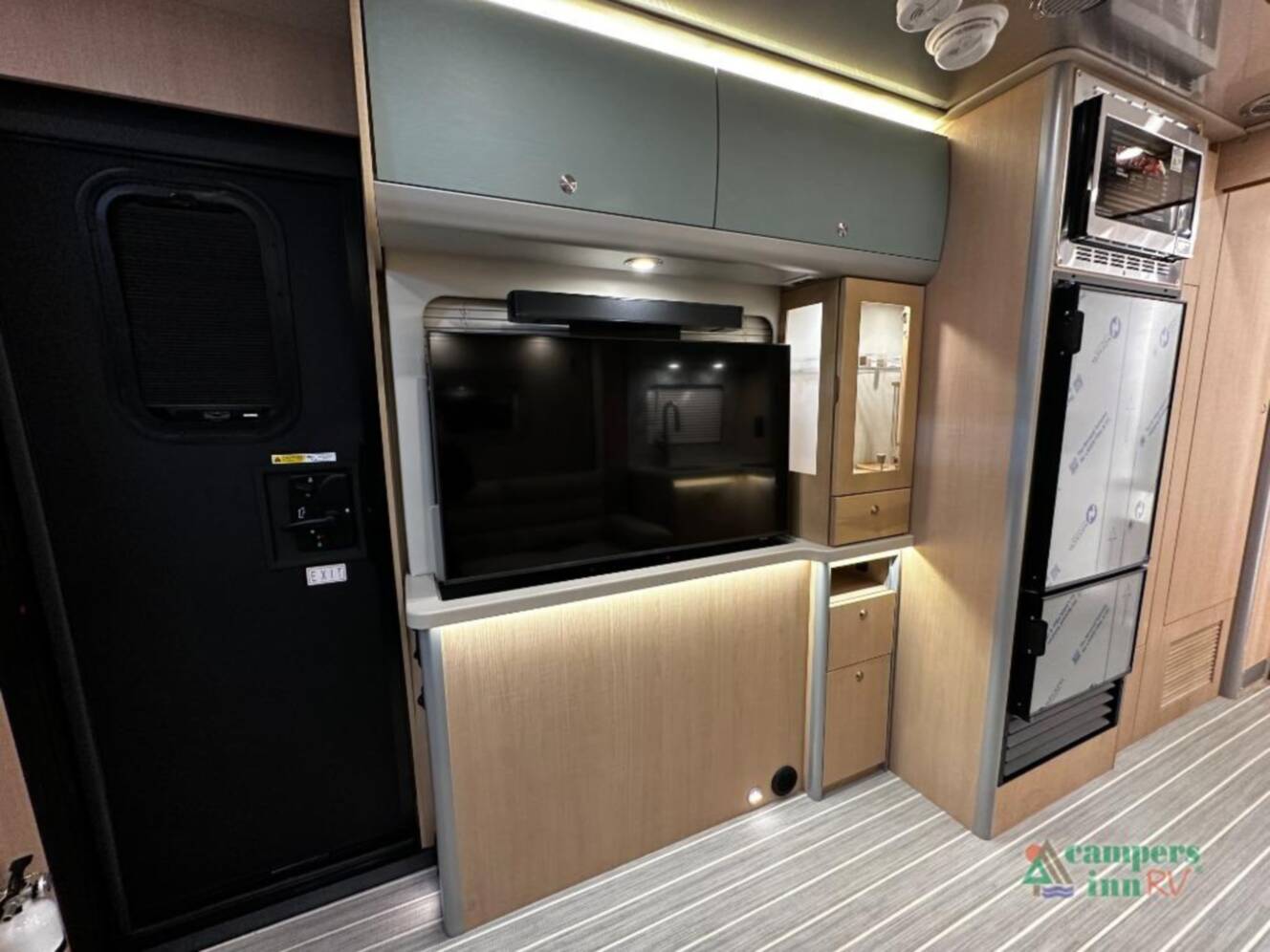A photo of this 2026 Airstream ATLAS