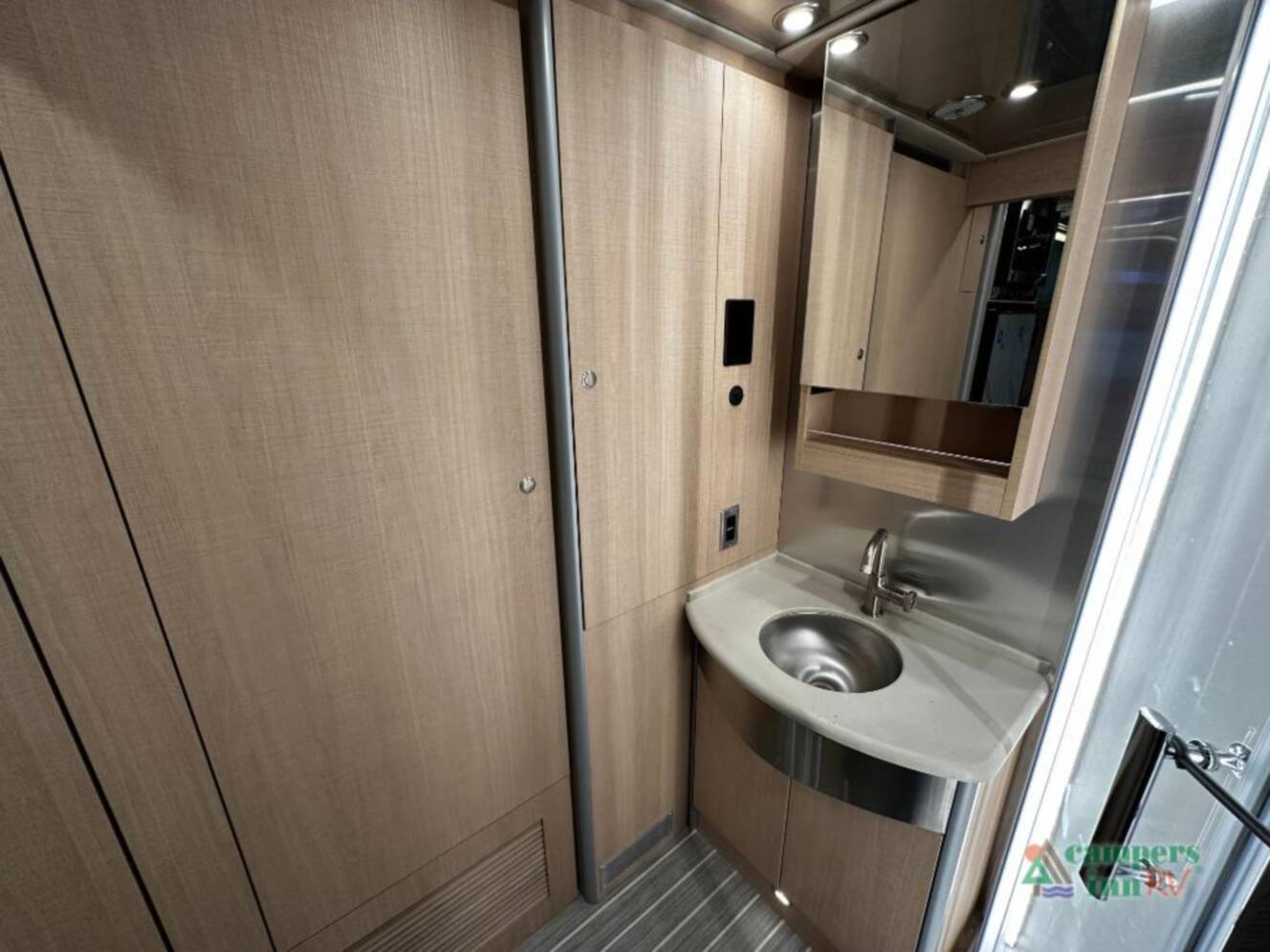 A photo of this 2026 Airstream ATLAS