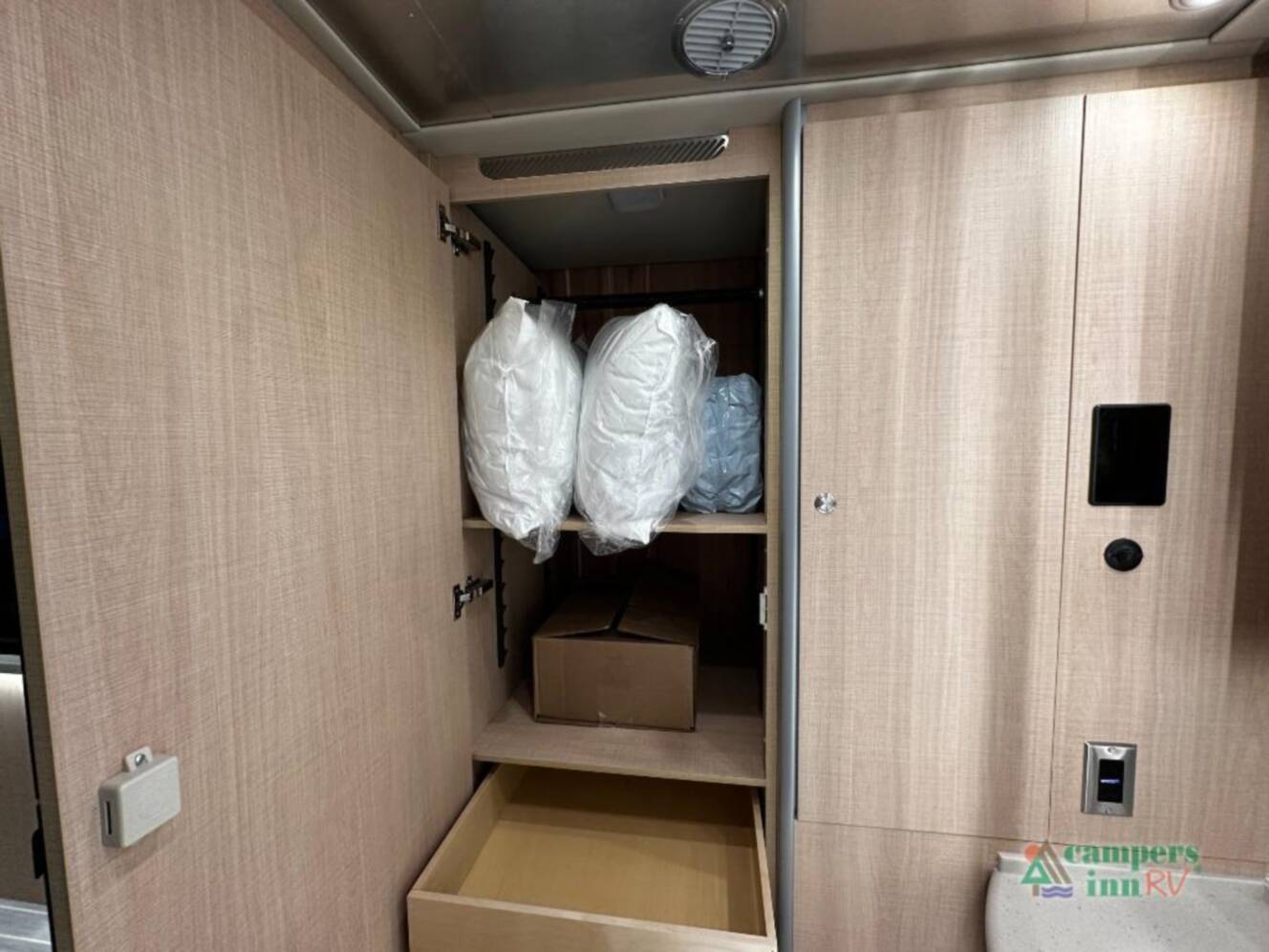 A photo of this 2026 Airstream ATLAS