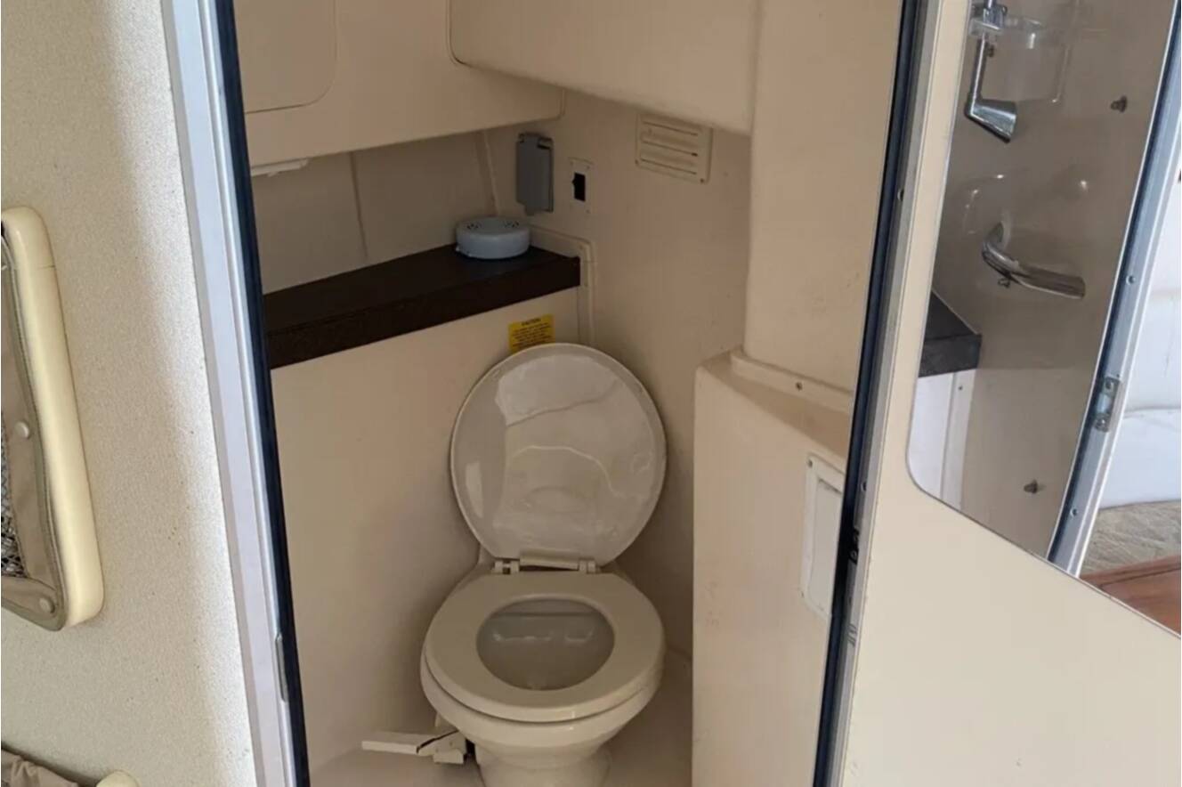 A photo of this 2002 Grady-White Express 330