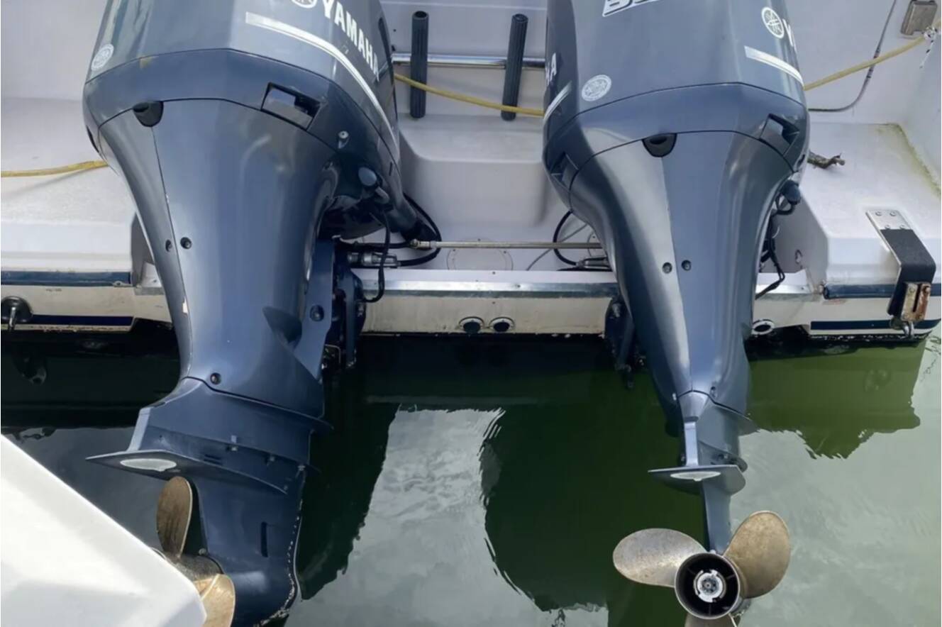 A photo of this 2002 Grady-White Express 330