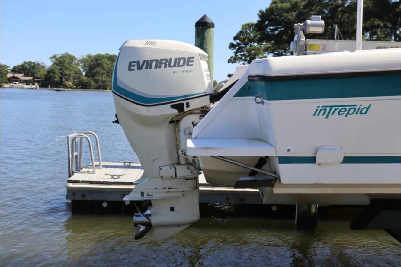 A photo of this 1997 Intrepid 322 CENTER CONSOLE