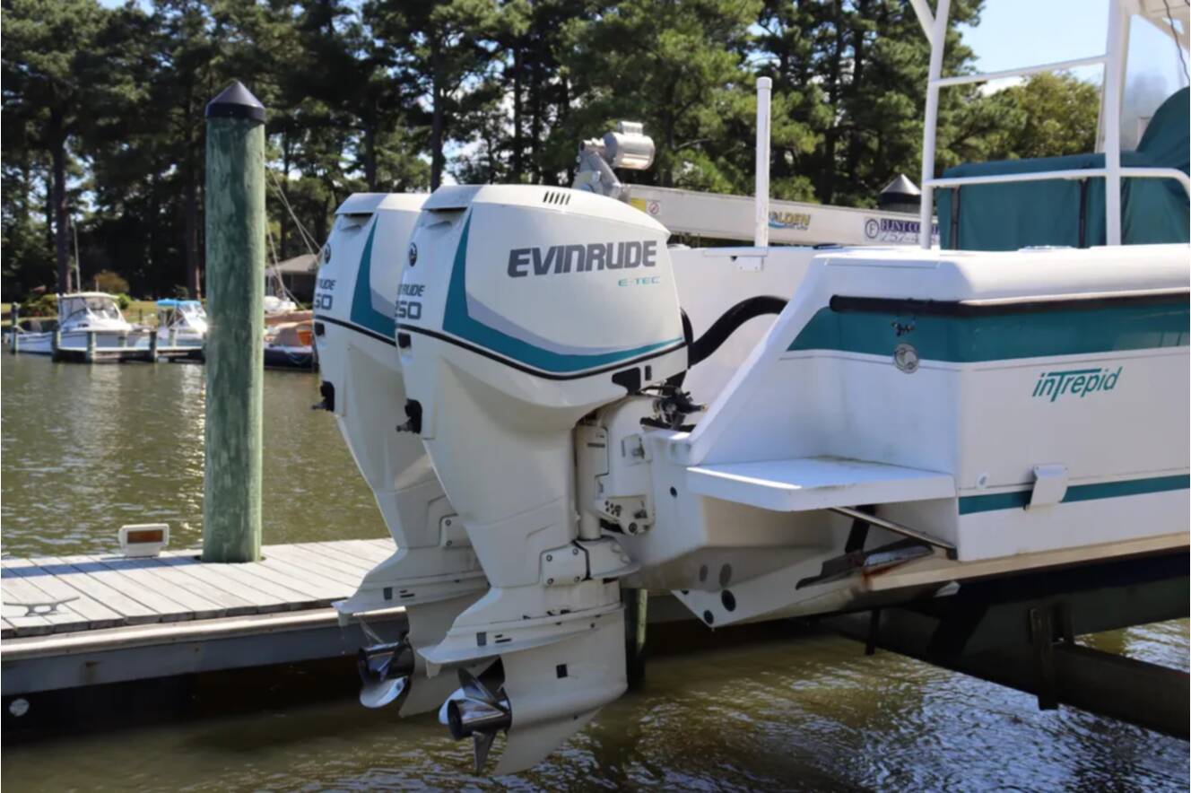 A photo of this 1997 Intrepid 322 CENTER CONSOLE