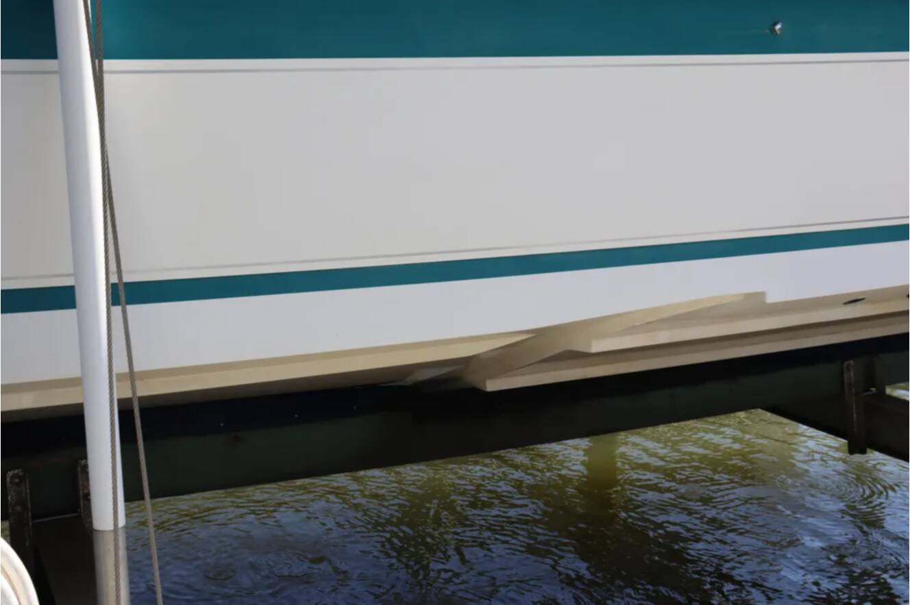 A photo of this 1997 Intrepid 322 CENTER CONSOLE