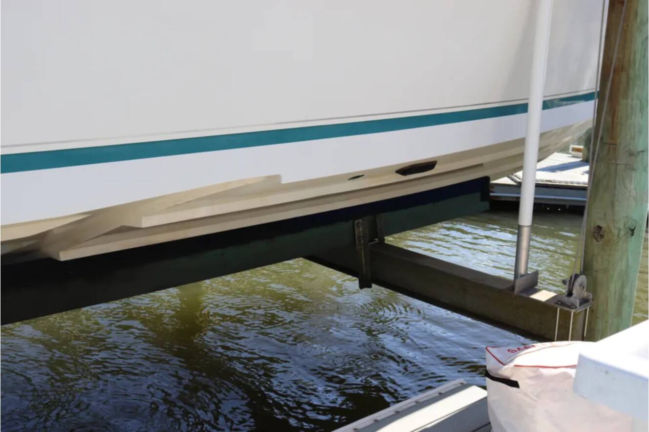 A photo of this 1997 Intrepid 322 CENTER CONSOLE