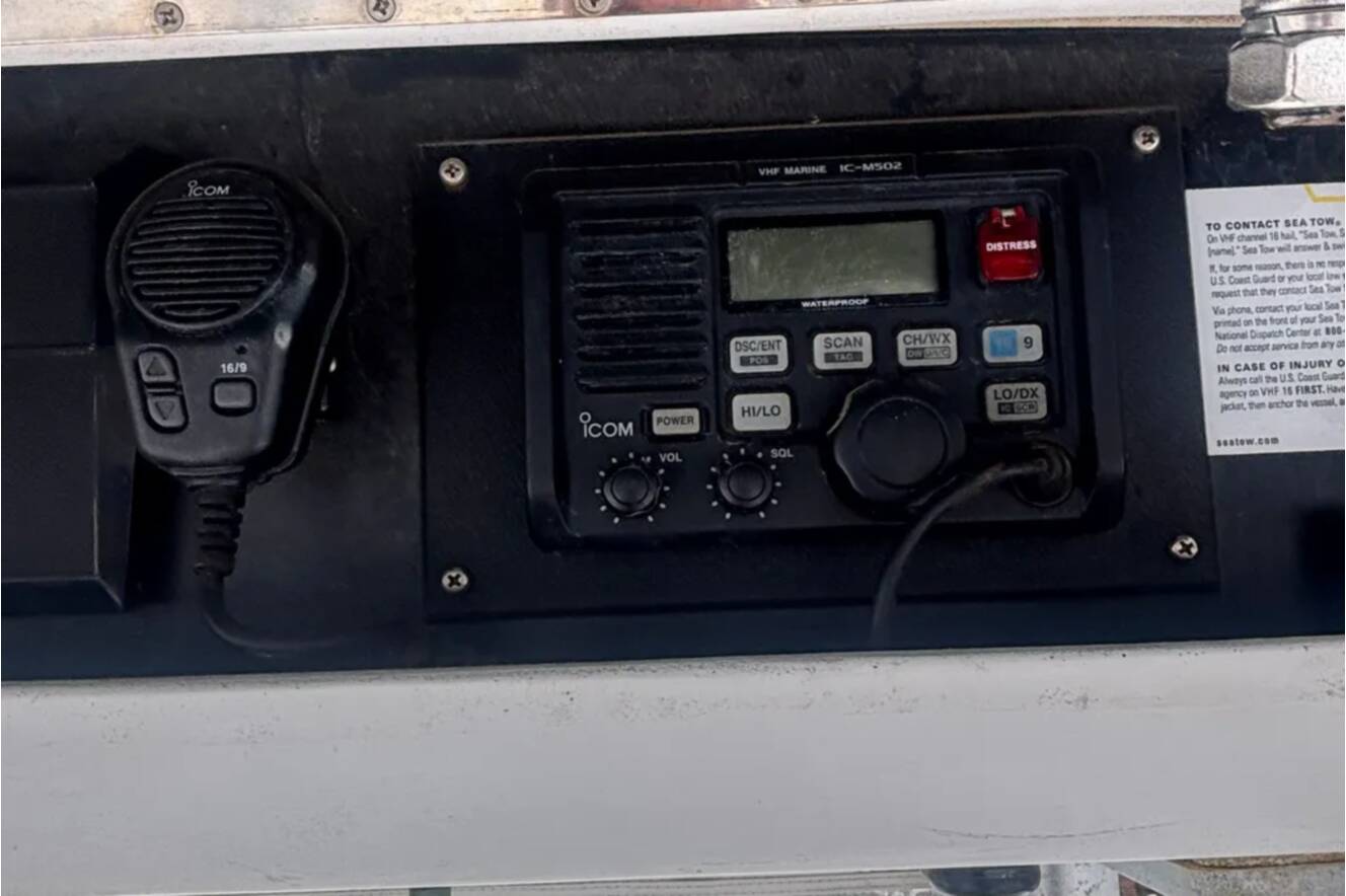 A photo of this 2001 Intrepid 289 CENTER CONSOLE