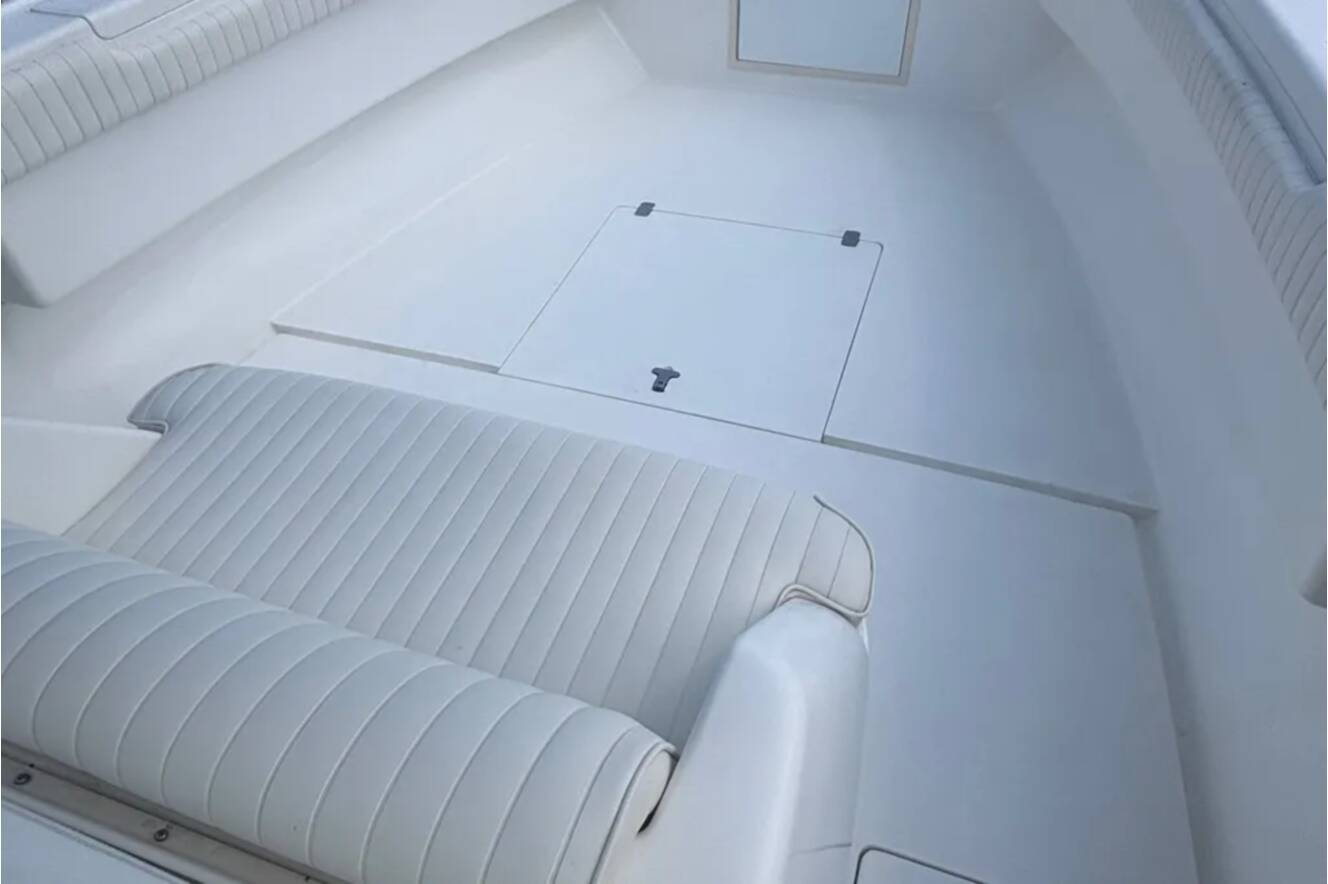 A photo of this 2001 Intrepid 289 CENTER CONSOLE
