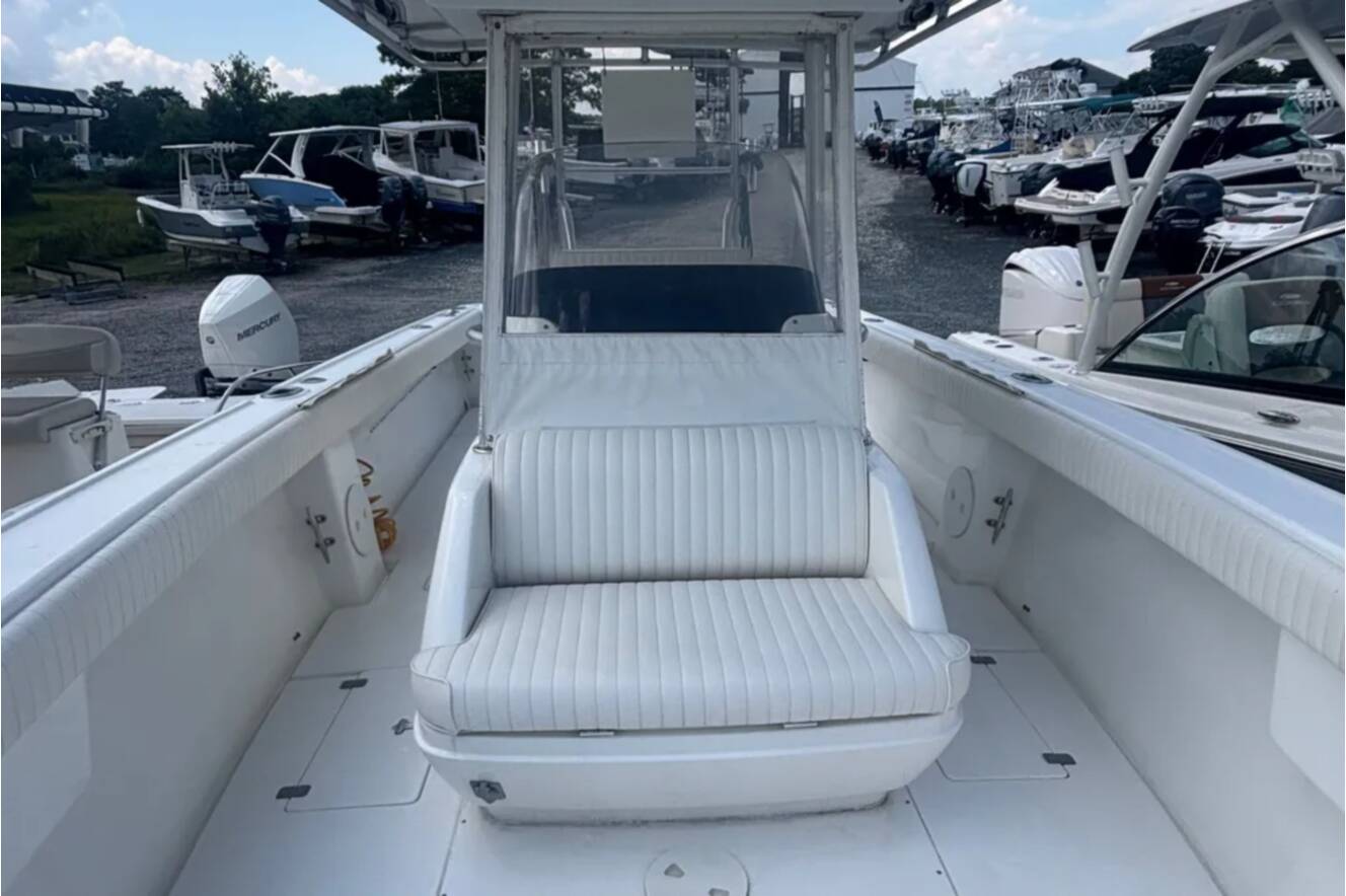 A photo of this 2001 Intrepid 289 CENTER CONSOLE