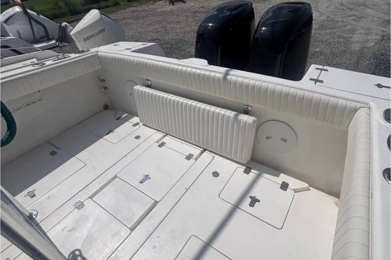 A photo of this 2001 Intrepid 289 CENTER CONSOLE