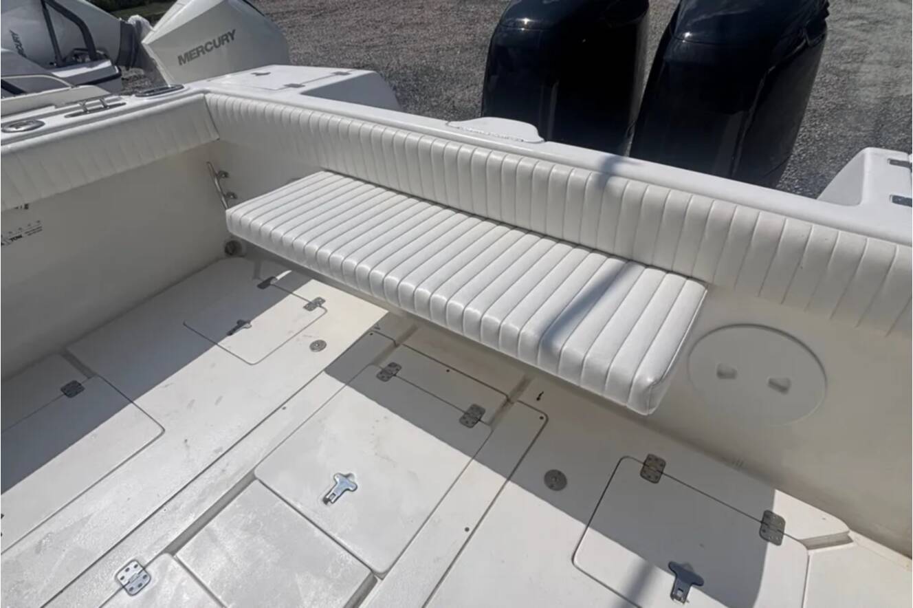 A photo of this 2001 Intrepid 289 CENTER CONSOLE