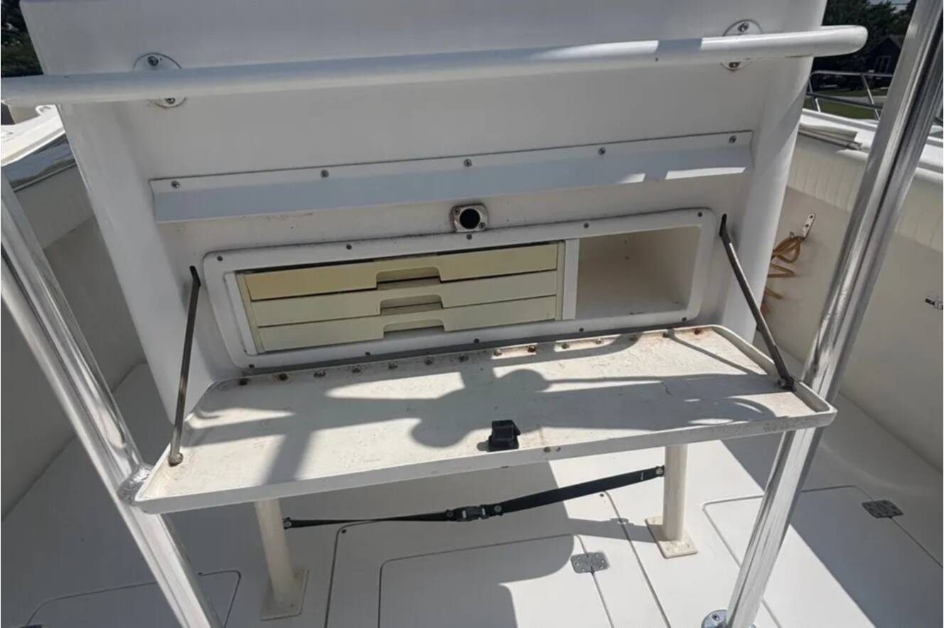 A photo of this 2001 Intrepid 289 CENTER CONSOLE